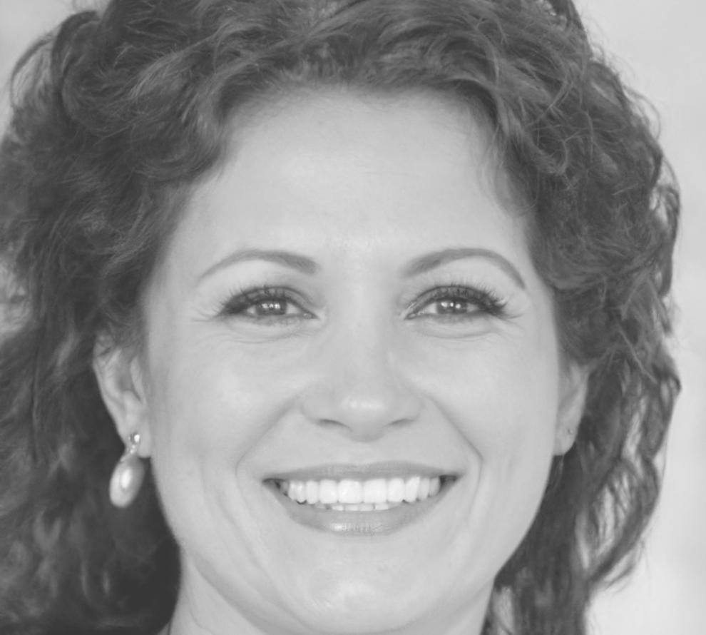 Petra Hawthorne, Senior Financial Analyst